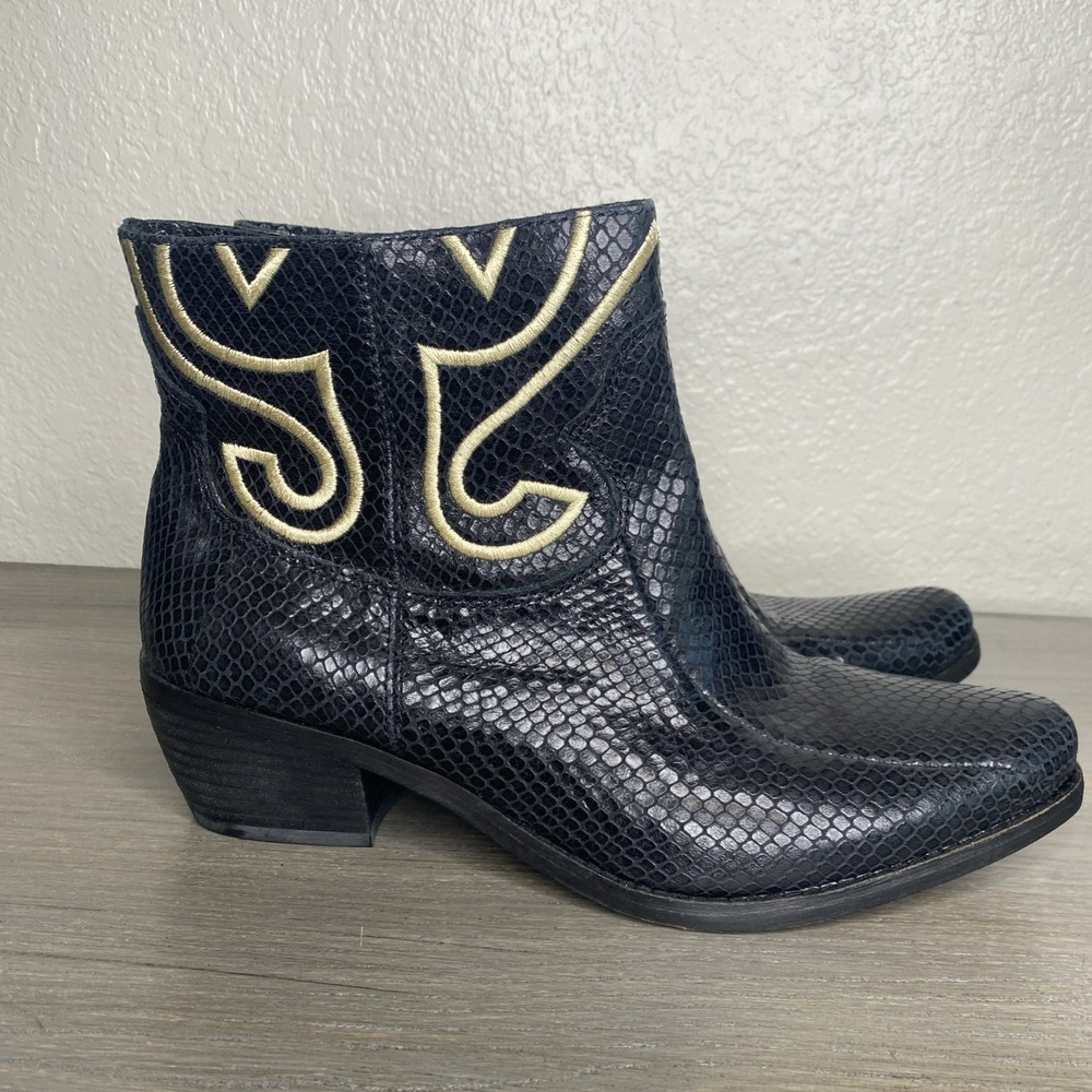 Vince Camuto Black Boots Snakeskin Print Gold Embroidered Western Womens‎ 9M